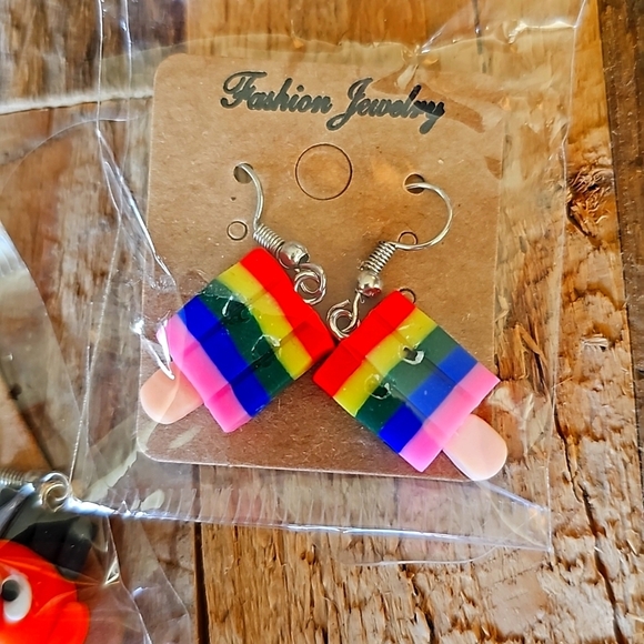 Set of 2 NEW Cute BERT & ERNIE and RAINBOW POPSICLE Earrings - Picture 3 of 3